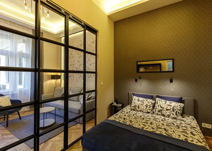 E13 - Elegant Apartment