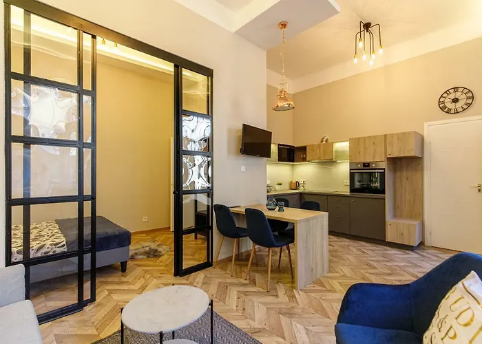 E13 - Elegant Apartment